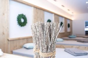 TV a/nebo společenská místnost v ubytování Hotel Johanna mitten im Ötztal