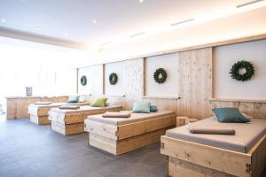 A seating area at Hotel Johanna mitten im Ötztal Még 37 kép