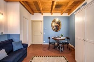 A seating area at Casa Hosteno