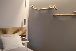 A bed or beds in a room at ATHENS PHOS Brand New Loft in Historical Athens Historical Center