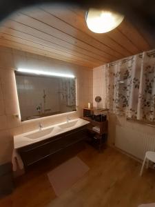 Kúpeľňa v ubytovaní Ferienhaus Alpsteig