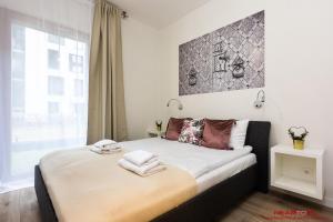 Posteľ alebo postele v izbe v ubytovaní Apartments Nearto Old Town Rakowicka + 37 fotografií