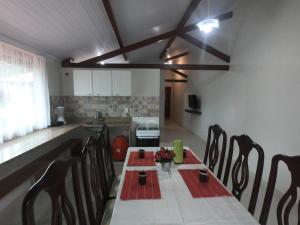 Kuchyň nebo kuchyňský kout v ubytování Recanto Guarassol Apartamentos