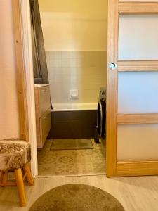 Cocoon vue Mer ☆ en face du Port de Golfe-Juan ☆的一间浴室