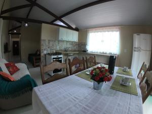 Kuchyň nebo kuchyňský kout v ubytování Recanto Guarassol Apartamentos