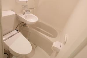 A bathroom at 寅家 Japanese modern hotel