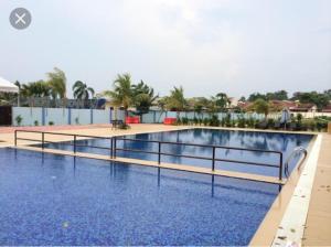 Bazén v ubytování Melaka B Lagoon Irfan Luxury Room nebo v jeho okolí