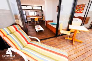 a living room with a couch and a table at SOTO HAUS Totoralillo Tierra in Coquimbo