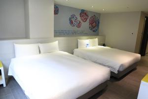 Postel nebo postele na pokoji v ubytování Wholesome Hotel