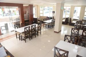 Restavracija oz. druge možnosti za prehrano v nastanitvi Hotel 88 Jember By WH - Strategic Location In The City Center