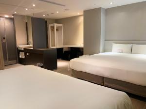 Postel nebo postele na pokoji v ubytování Wholesome Hotel