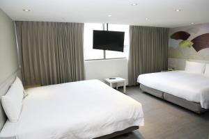 Postel nebo postele na pokoji v ubytování Wholesome Hotel