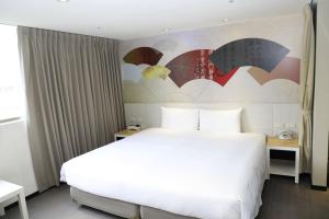 Postel nebo postele na pokoji v ubytování Wholesome Hotel