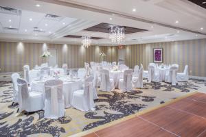 Restaurace v ubytování Crowne Plaza Saddle Brook by IHG + 37 fotografií
