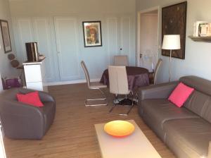 a living room with a couch and a table at Quartier piscine municipale Bel Appart 4 pers terrasse parking wi-fi in Vence