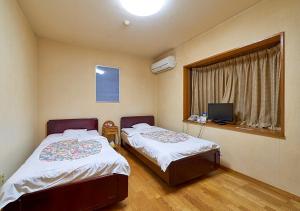 Postel nebo postele na pokoji v ubytování Shinwaka Lodge