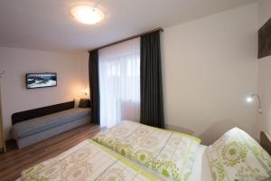 Llit o llits en una habitació de Appartement Neumayer