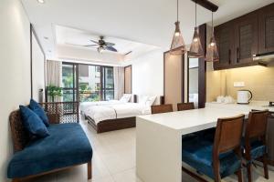 a living room with a kitchen and a bedroom at Iccssi Villa Haitang Bay Sanya in Sanya