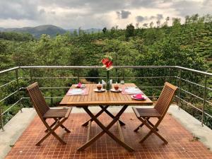 Pemandangan gunung umum atau pemandangan gunung yang diambil dari resort