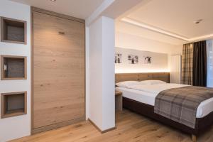 Postel nebo postele na pokoji v ubytování Hotel Bella Vista Zermatt