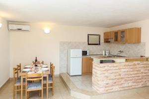 Kuchyň nebo kuchyňský kout v ubytování Holiday home Sego
