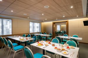 Makanan di atau berdekatan hotel