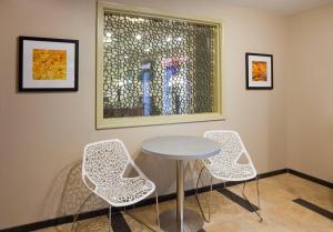 Et opholdsområde på Candlewood Suites Dickinson by IHG