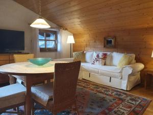 Część wypoczynkowa w obiekcie Appartement Pension Bäckenhäusl FERIENWOHNUNGEN Chalets Hütten Komfortzimmer