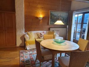 Część wypoczynkowa w obiekcie Appartement Pension Bäckenhäusl FERIENWOHNUNGEN Chalets Hütten Komfortzimmer