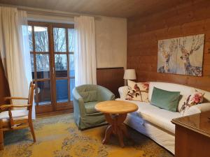 Część wypoczynkowa w obiekcie Appartement Pension Bäckenhäusl FERIENWOHNUNGEN Chalets Hütten Komfortzimmer