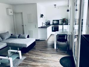 a living room with a couch and a table at CasaSmart // Das Ferienhaus am Harz Nordhausen in Nordhausen