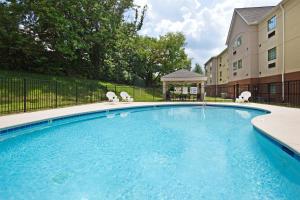 a swimming pool in front of a building at Candlewood Suites Knoxville Airport-Alcoa, an IHG Hotel in Alcoa