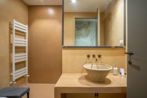 a bathroom with a bowl sink and a mirror at Casatorre dei Leoni Dimora Storica in Siena