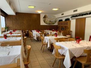 Restoran ili neka druga zalogajnica u objektu Villa Ombretta