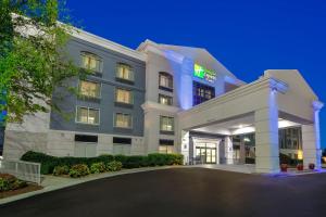 a rendering of a hotel at night at Holiday Inn Express Murfreesboro Central, an IHG Hotel in Murfreesboro