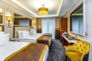 Postel nebo postele na pokoji v ubytování Beethoven Senfoni Hotel