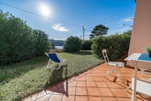 A garden outside Appartamenti Baia Blu