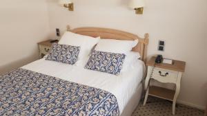 Postel nebo postele na pokoji v ubytování Hotel de Champagne