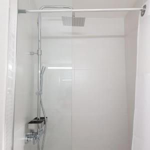 a shower with a glass door in a bathroom at STUDIO 28 m2 TOUT CONFORT NEUF LABEL 3 ETOILES 4 PERSONNES CYBELE in Brides-les-Bains