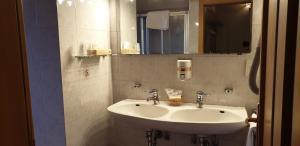 Bilik mandi di Albergo Bernard