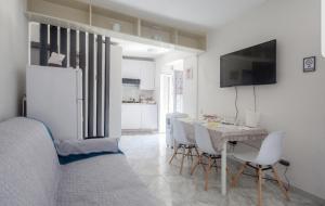 Televízia a/alebo spoločenská miestnosť v ubytovaní ControVento Apartament II