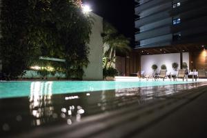 Bazén v ubytovaní Manousos City Hotel alebo v jeho blízkosti