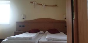 Katil atau katil-katil dalam bilik di Albergo Bernard