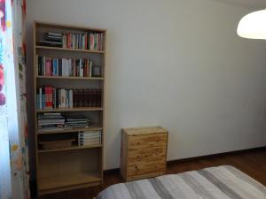 Knižnica v apartmáne
