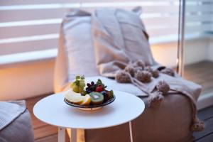 a bowl of fruit on a table next to a couch at Musae Relais & SPA in Polignano a Mare