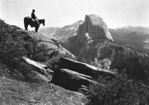 Vue générale sur la montagne ou vue sur la montagne depuis l'auberge