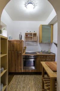 a kitchen with wooden cabinets and a stove at Apartment Schönblick in Verditz
