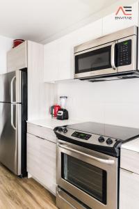 A cozinha ou cozinha compacta de ENVITAE 3BR Spacious Lux Skyview Of Navy Pier