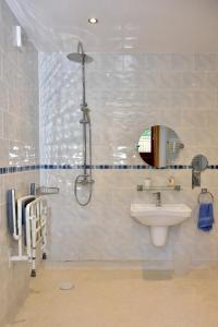 Koupelna v ubytování Finest Retreats - Shropshire Cottage, 2 bedrooms, sleeps 3
