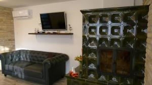 A television and/or entertainment centre at Duna Dráva Vendégház